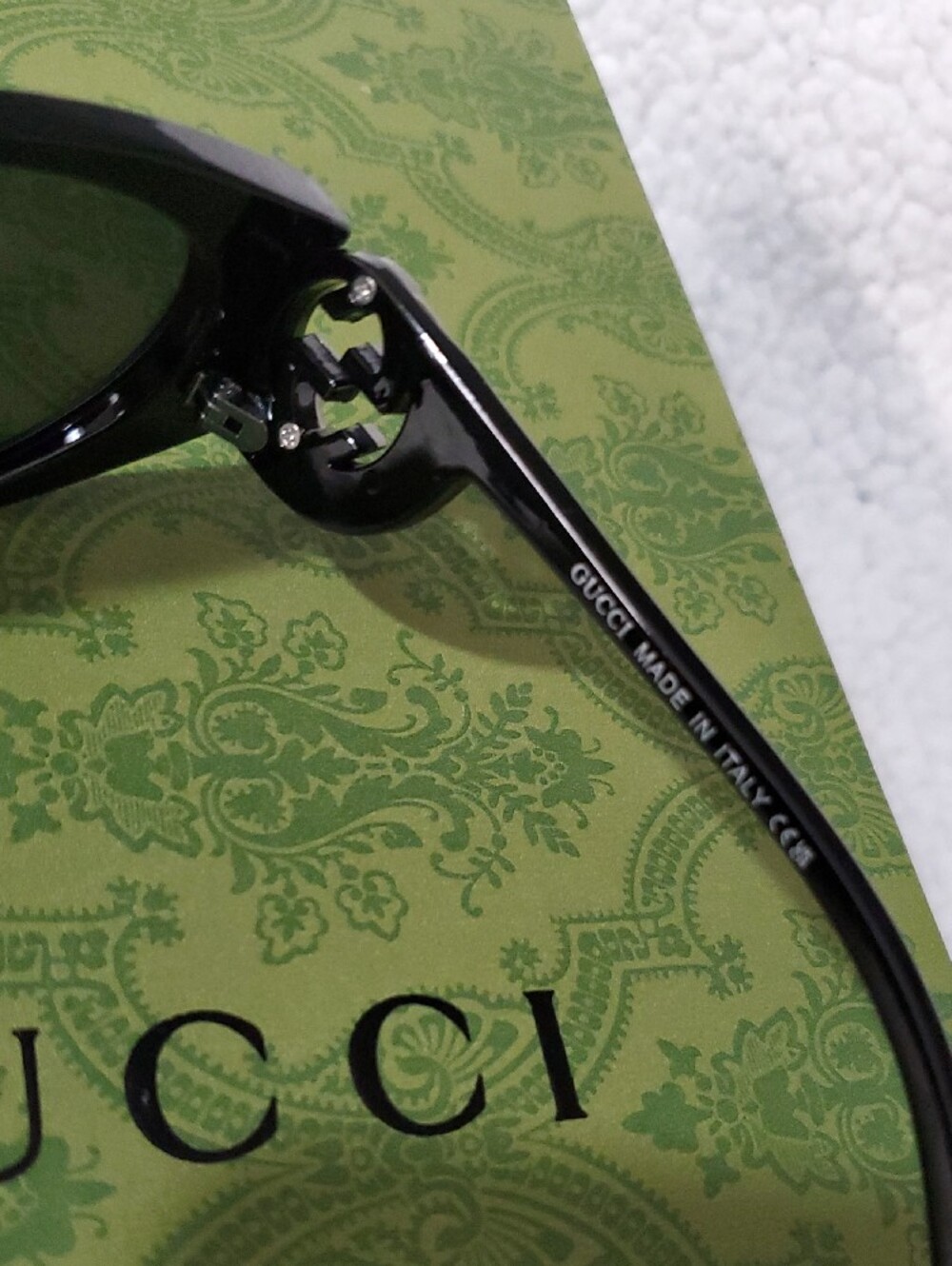 Gucci Black Cat-Eye Sunglasses with Silver Interlocking G - Picture 6 of 8